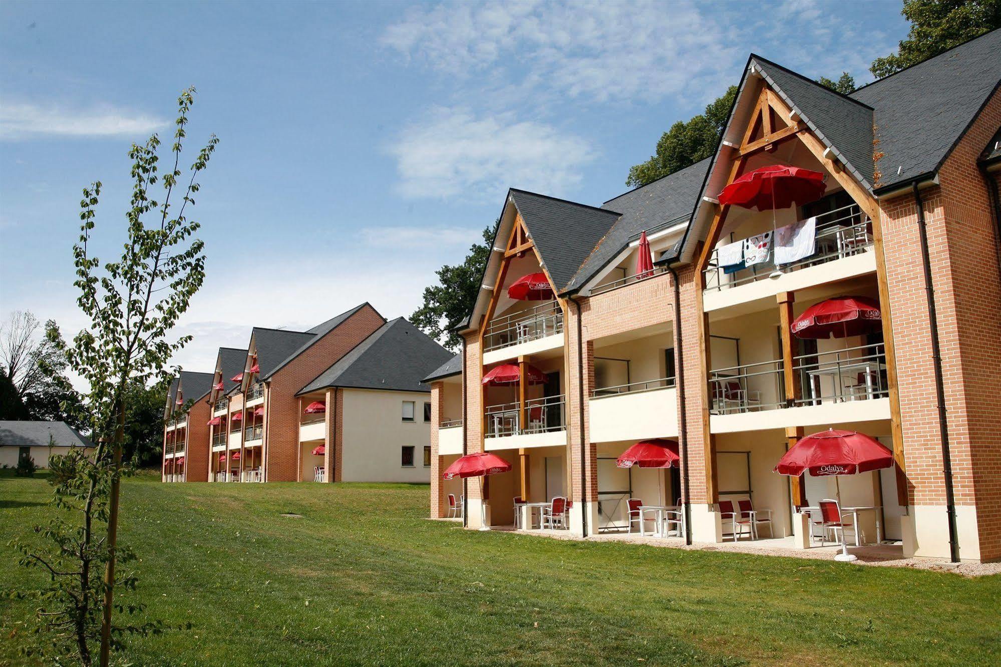 Le Chateau De Pretreville La Rivière-Saint-Sauveur Екстериор снимка